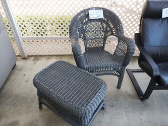 Wicker chair table