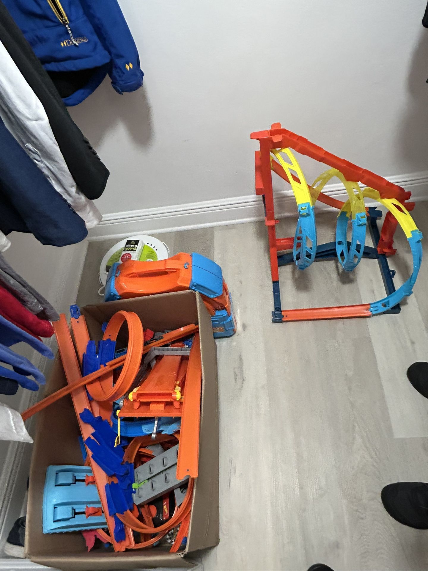 Hot wheels tracks