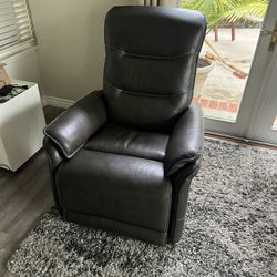 Living Spaces Leather Recliner (recliner not operational)