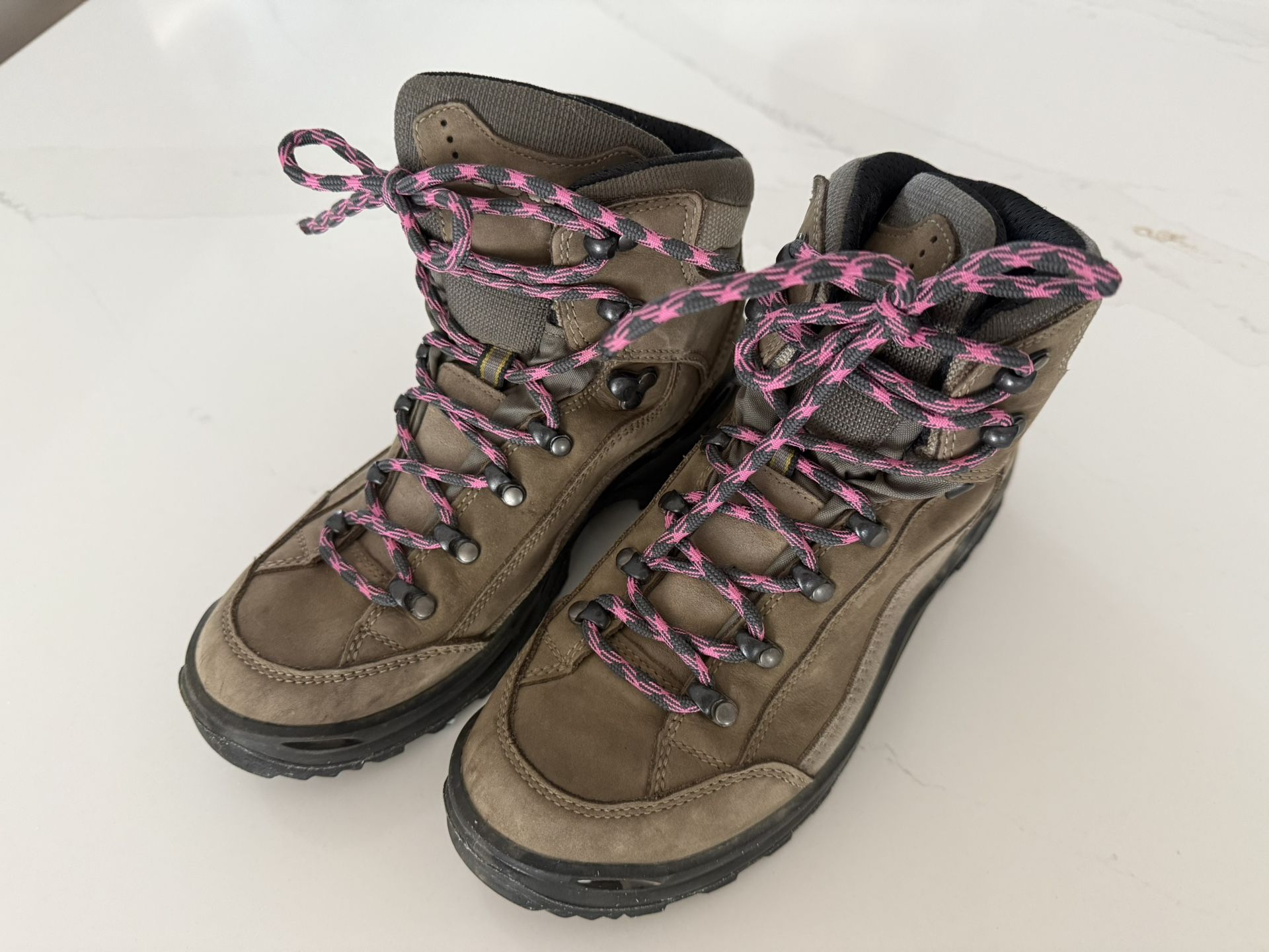 LOWA renegade mid hiking boot