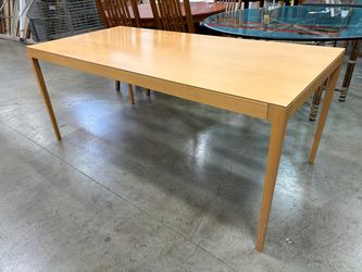 Sleek Honey Finished Rectangular Dining Tabe