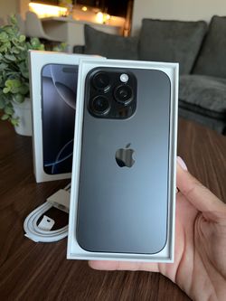 Unlocked iPhone 16 Pro 128GB Black Titanium AppleCare+ Excellent Condition