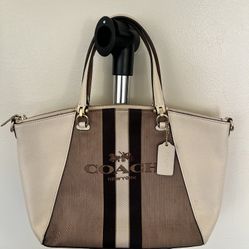 Coach Purse Handbag !
