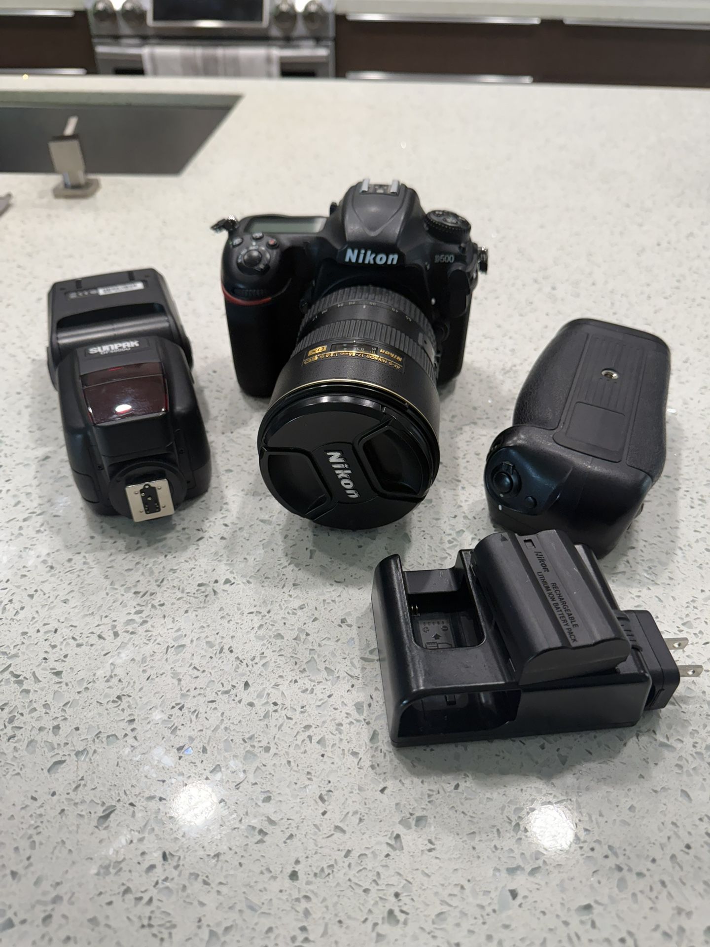 Nikon D500 Digital SLR Camera 20.9MP Black + Nikon Nikkor 17-55mm Lens