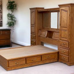 Vintage Furniture Traditions Light Brown Oak 6-Piece Queen Bed Set