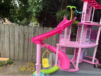 Barbie pool house
