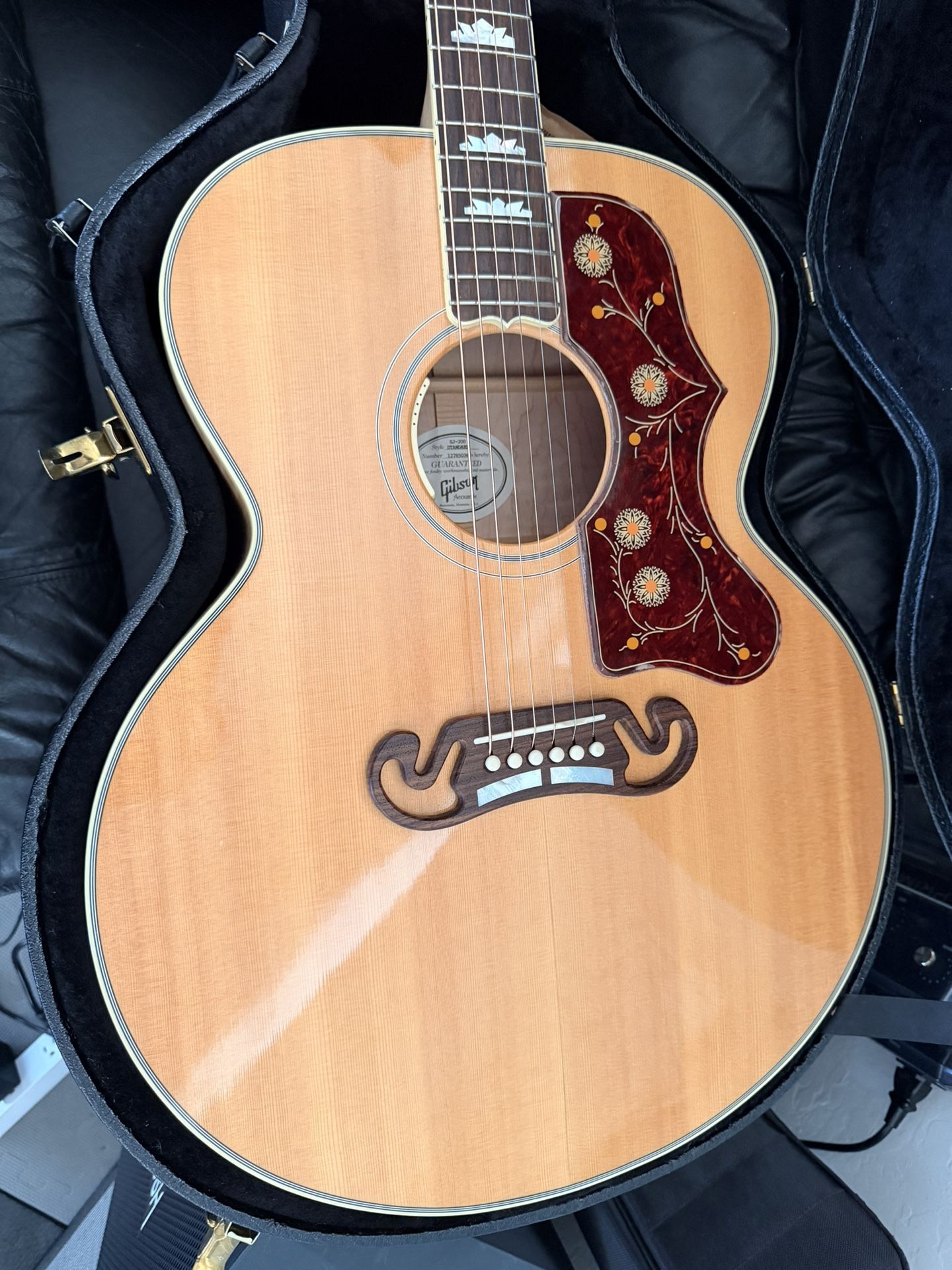 Gibson SJ-200