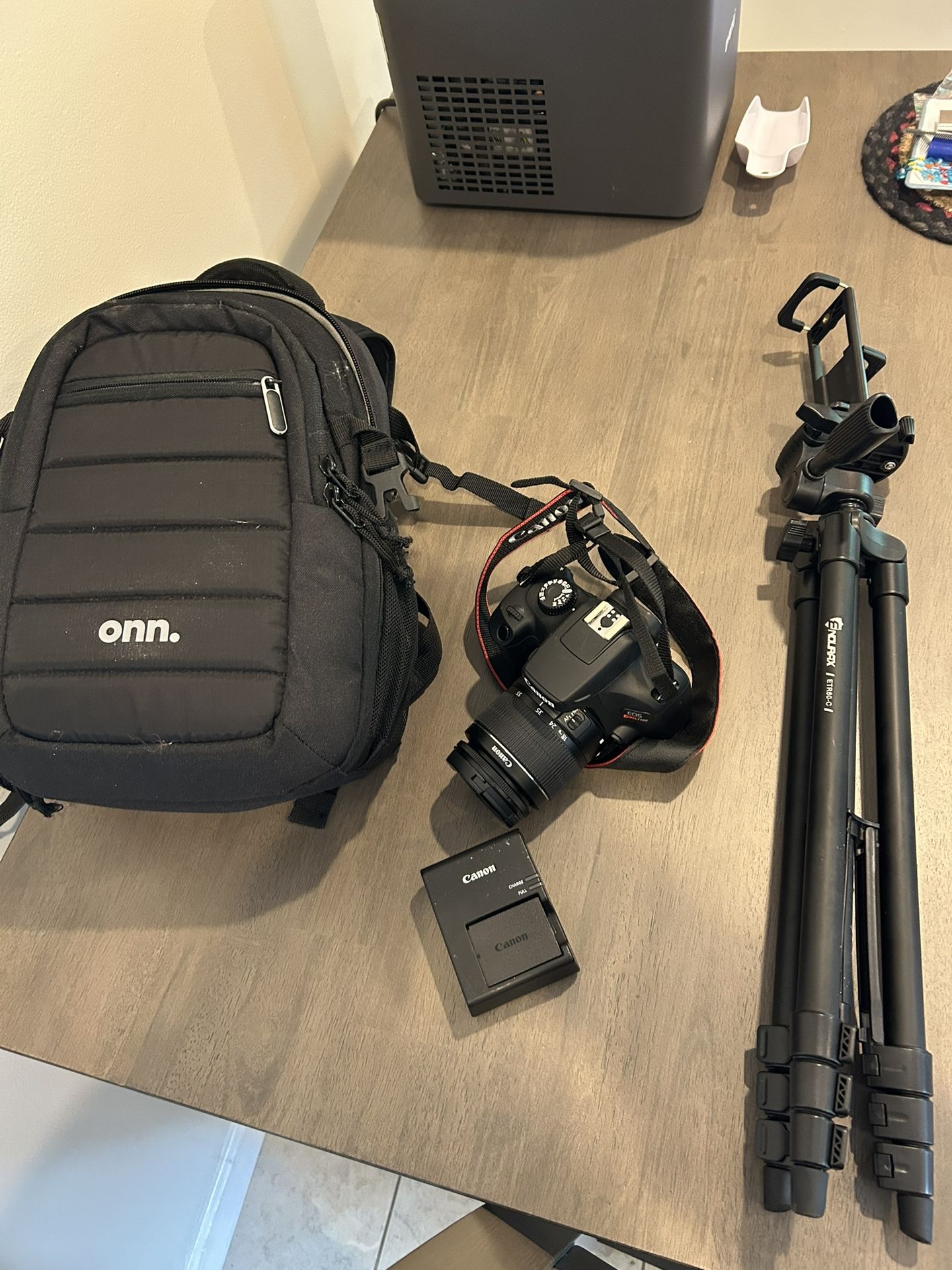 Canon Eos Rebel T100