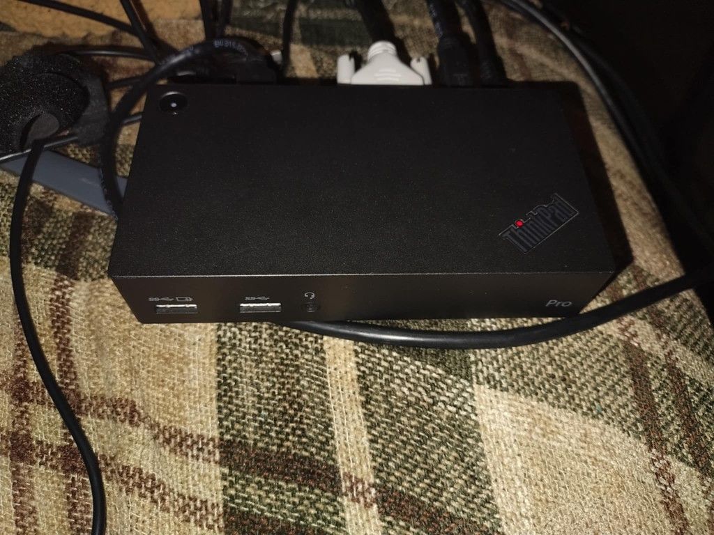 Adapter Thinkpad And ViewSonic 24" Monitor Display Asking 80