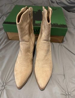 Women’s suede cowboy boots size 7.5