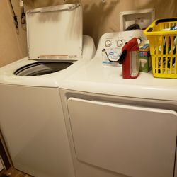 3 Yr Old Large Capacity Washer And Dryer 