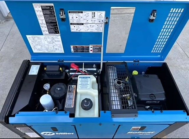 Miller Bobcat 200 Air Pack!
This is a 200 amp welder, 6500 watt
generator, and
30 CFM air compressor all in one! Perfect for any service truck.