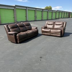 Beautiful Set Of Recliners For CHEAP (Delivery Available)