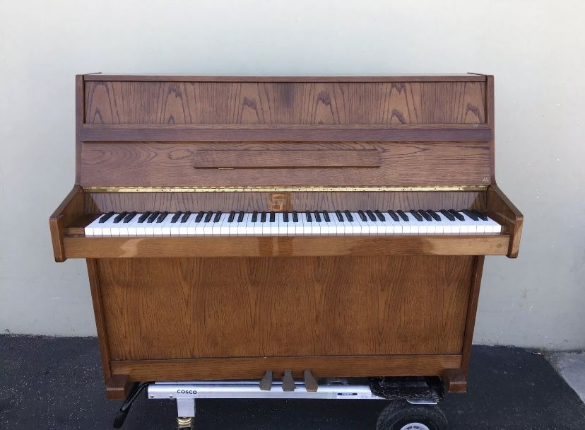Young Chang | Model E-101 85-note Upright Piano | Walnut Wood | w/ Chair