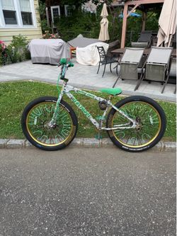 Mint condition SE beastmode money lynch 27.5