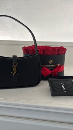 New 3pc gift set shoulder bag card holder and million dollar heart shape bouquet