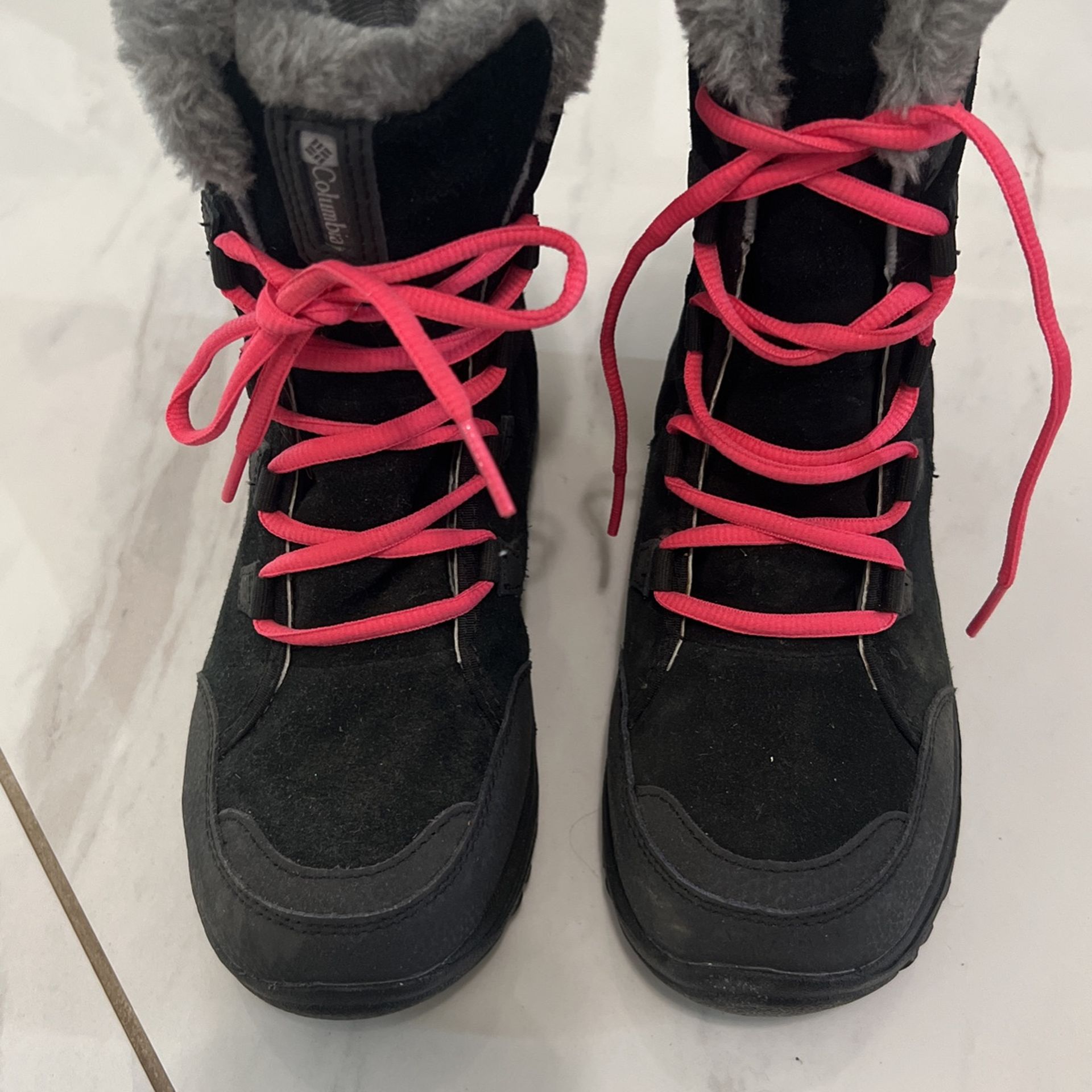 Size 4 Columbia Snow Boots 