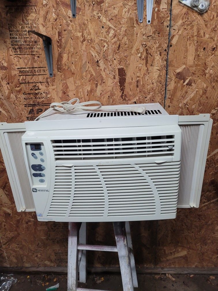 Air Conditioner 6,000 Btu Ice Cold Like New