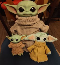 Set of 3 Yoda's - 2 plush & 1 game