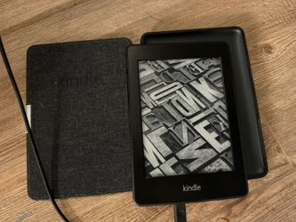 Kindle Paperwhite 6 in e-reader with fabric cover - reset, works great