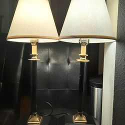 2 hotel-style table lamps with extra outlet