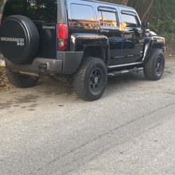 Black H3 Hummer 2007