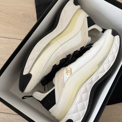 Chanel Low Top Trainer Sneaker White/Black