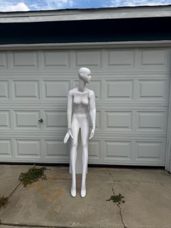 Full body seated women mannequin with box