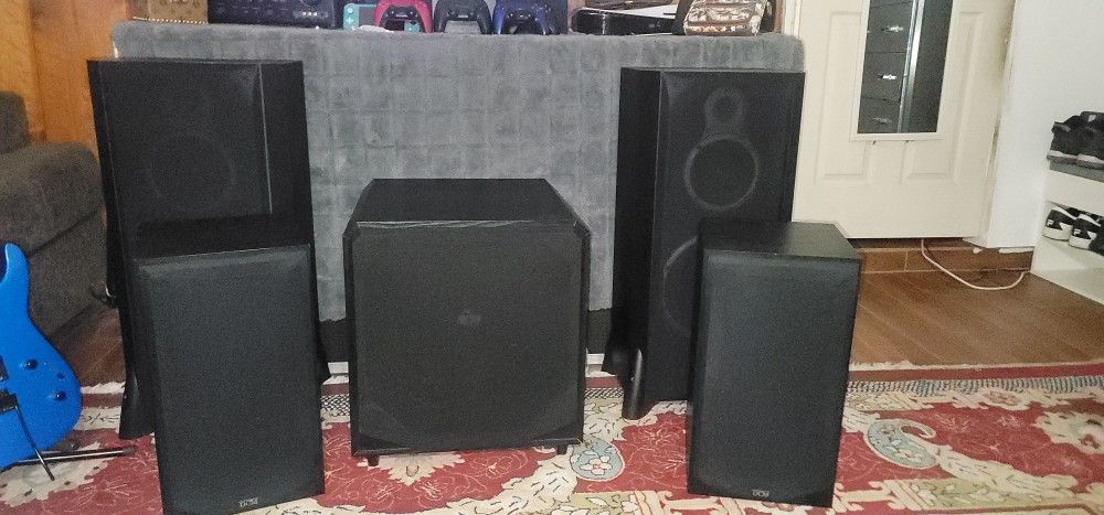 6 Piece Powered Studio Surround Sound System Made By MTX