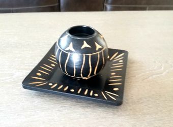 Tea light candle holder