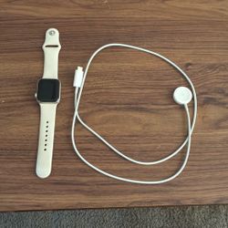 BARELY USED Apple Watch SE (2nd Gen) 