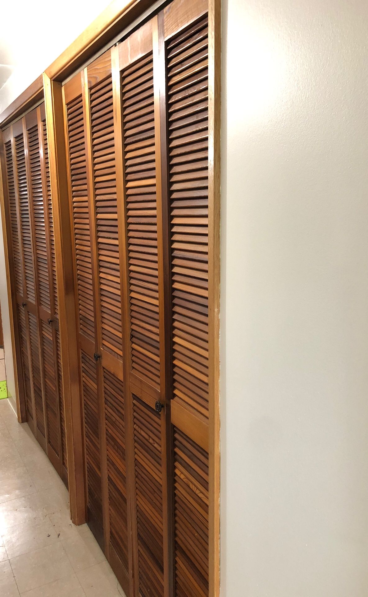 Louvered bi-fold doors - 2 (4’ sets)