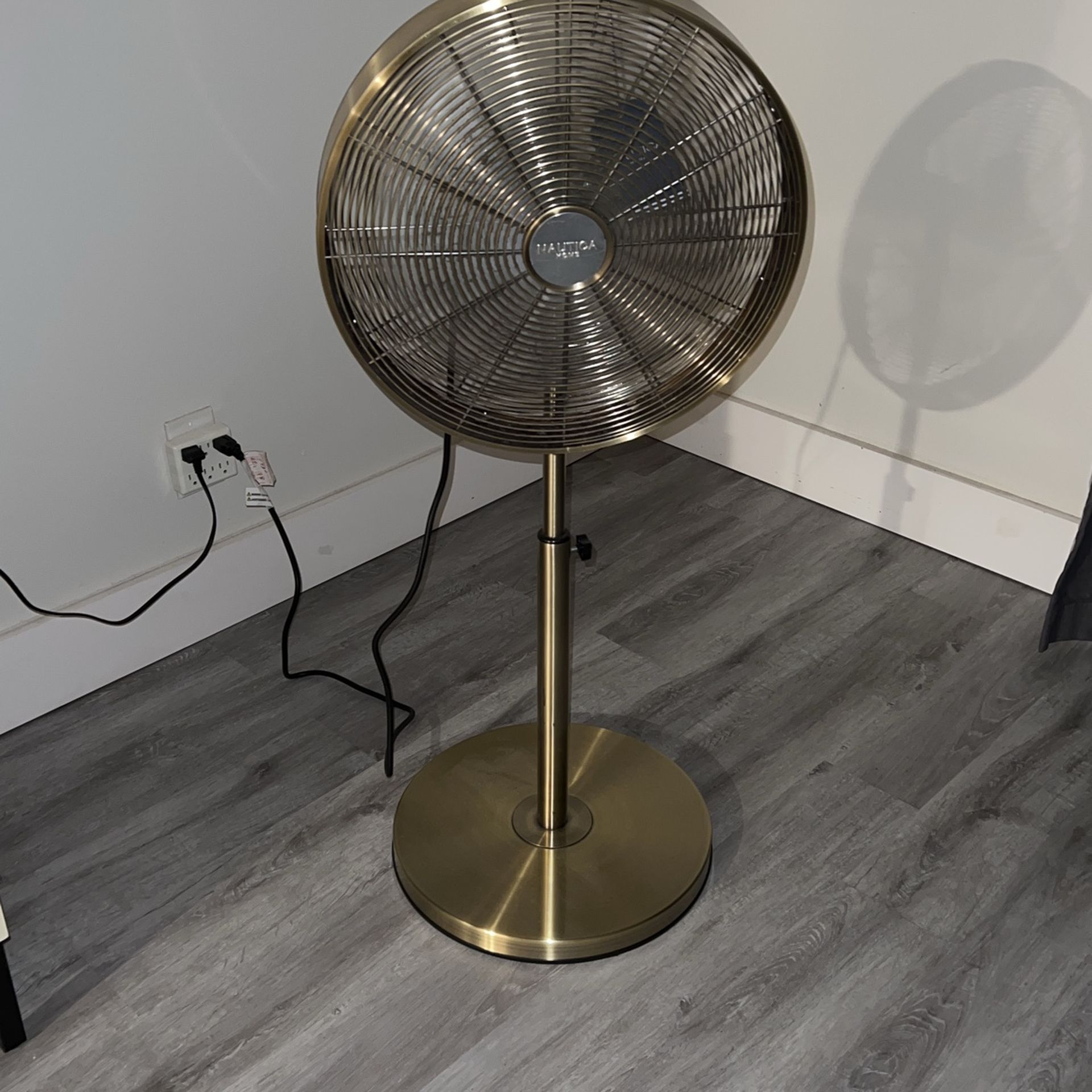 Fan ( Standing ) 