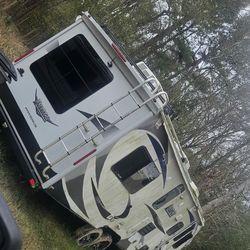 2021 RV LANCE (LOW PRICE)Need Works 