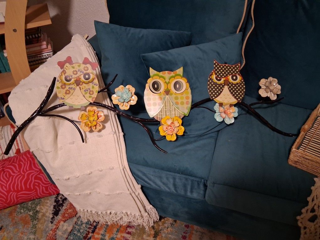 Super cute owl wall decor