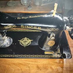 Working Antique Singer Sewing Machine 15-96 Circa 1937 With Table