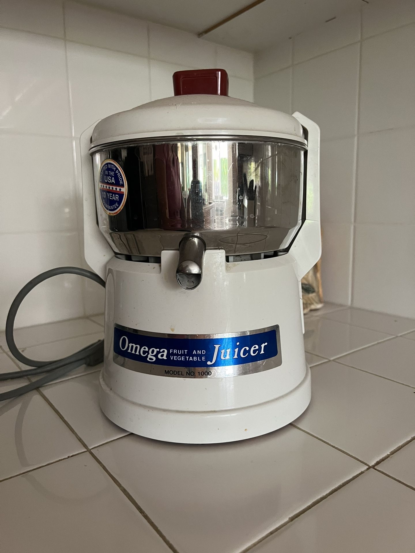 Omega Juicer Model 1000
