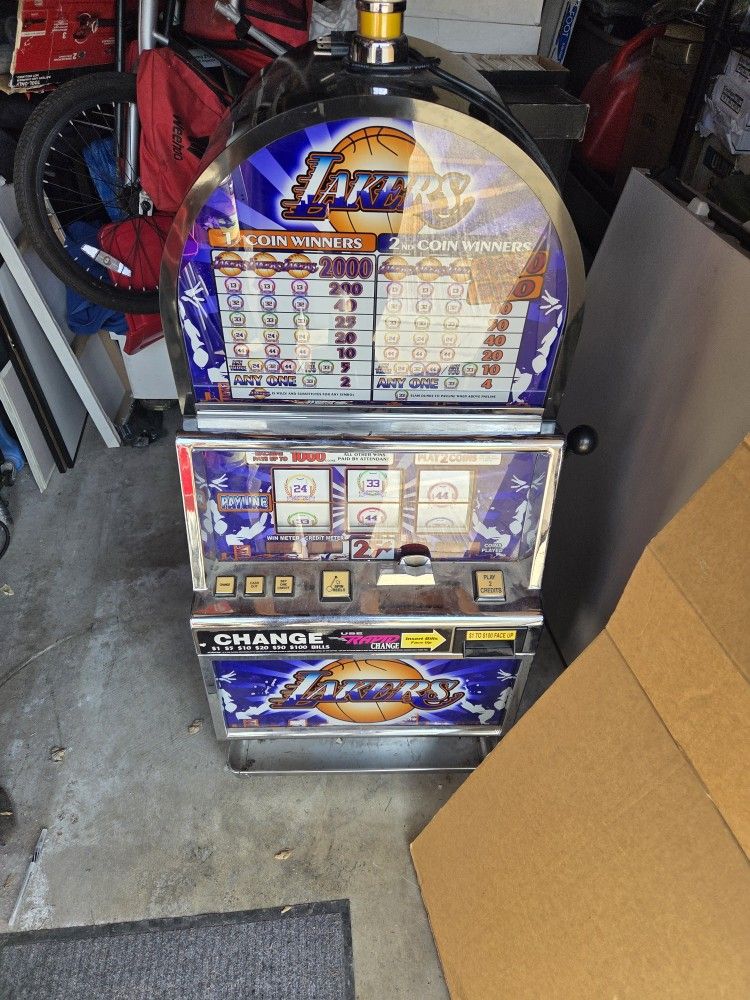Lakers Slot Machine