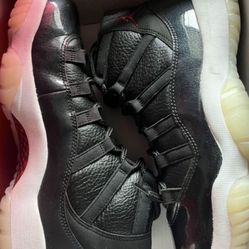 Jordan 11 Retro Gym/red  Size 9