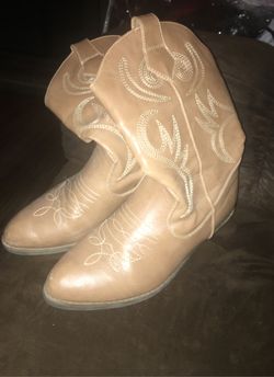 Kids cowboys boots size 4