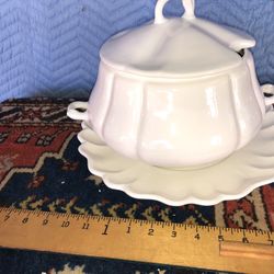 Vintage Tureen California H16 USA With Ladle