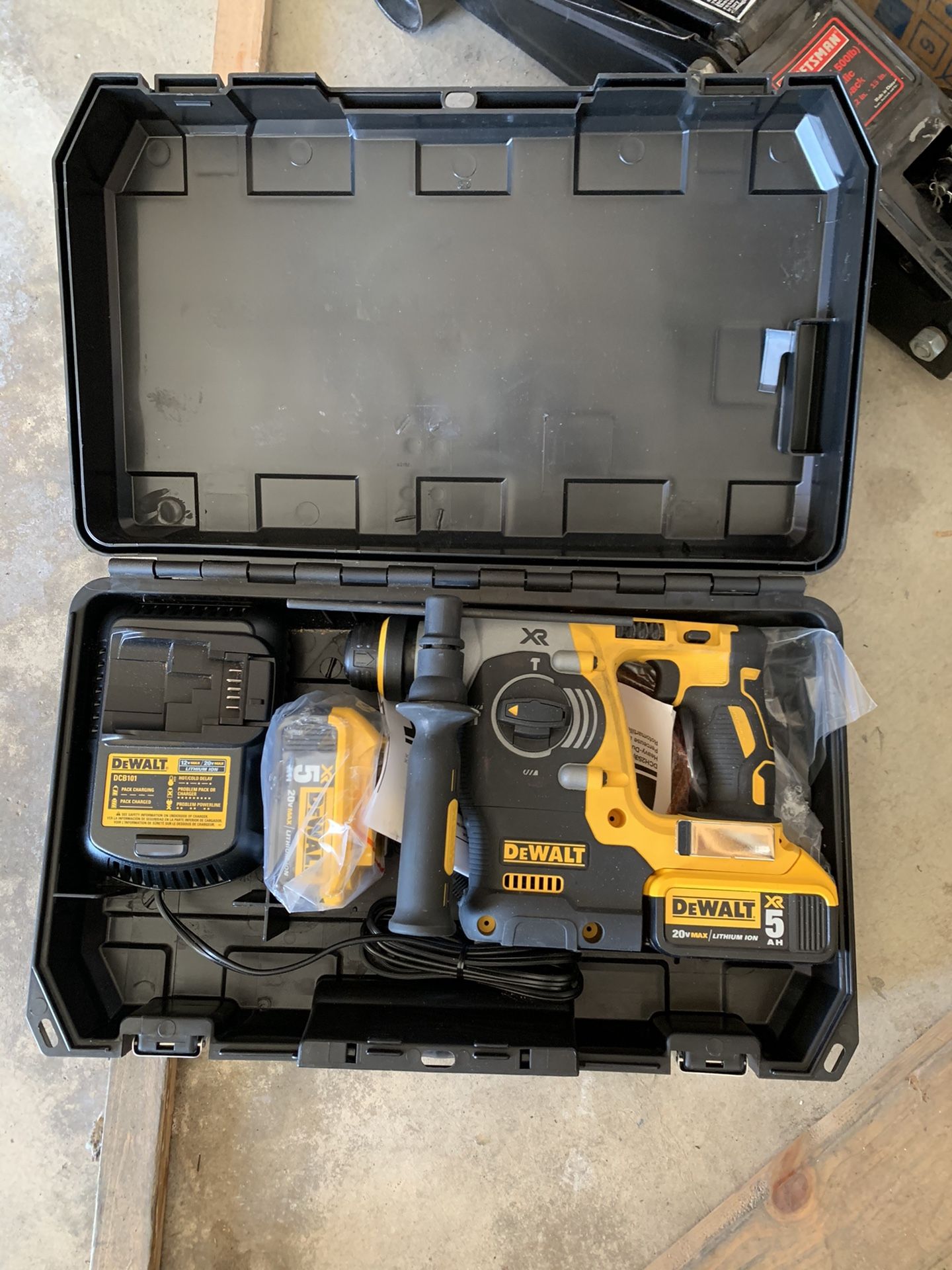 DEWALT 20V MAX SDS Rotary Hammer Drill Kit, 5-Ah Batteries (DCH273P2)