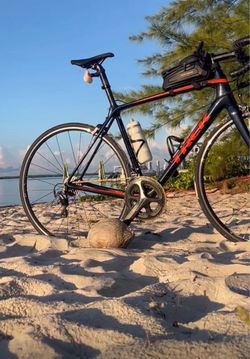 Trek Road Bike – Lightweight, Fast & Clean