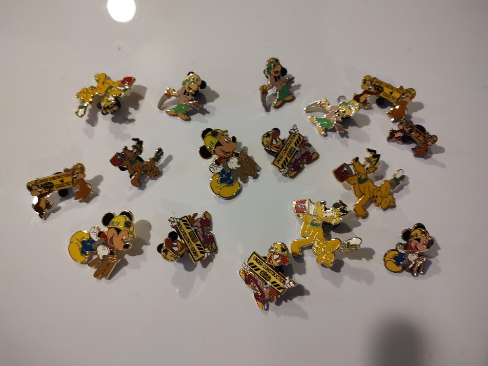 16 Disney Trading Pins