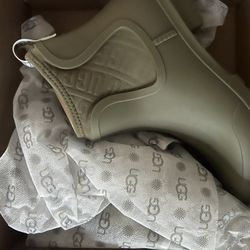 UGG Chevonne Rain Boots (Women’s Size 8) - Olive
