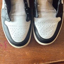 Jordan 1s Mid  Size 9.5 