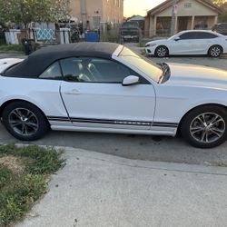 Mustang Convertible V6 