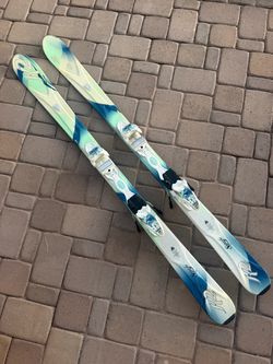 K2 Superific 153 cm Shaped Snow Skis Good Condition