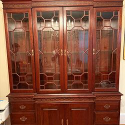 Pennsylvania House China Cabinet w/lights