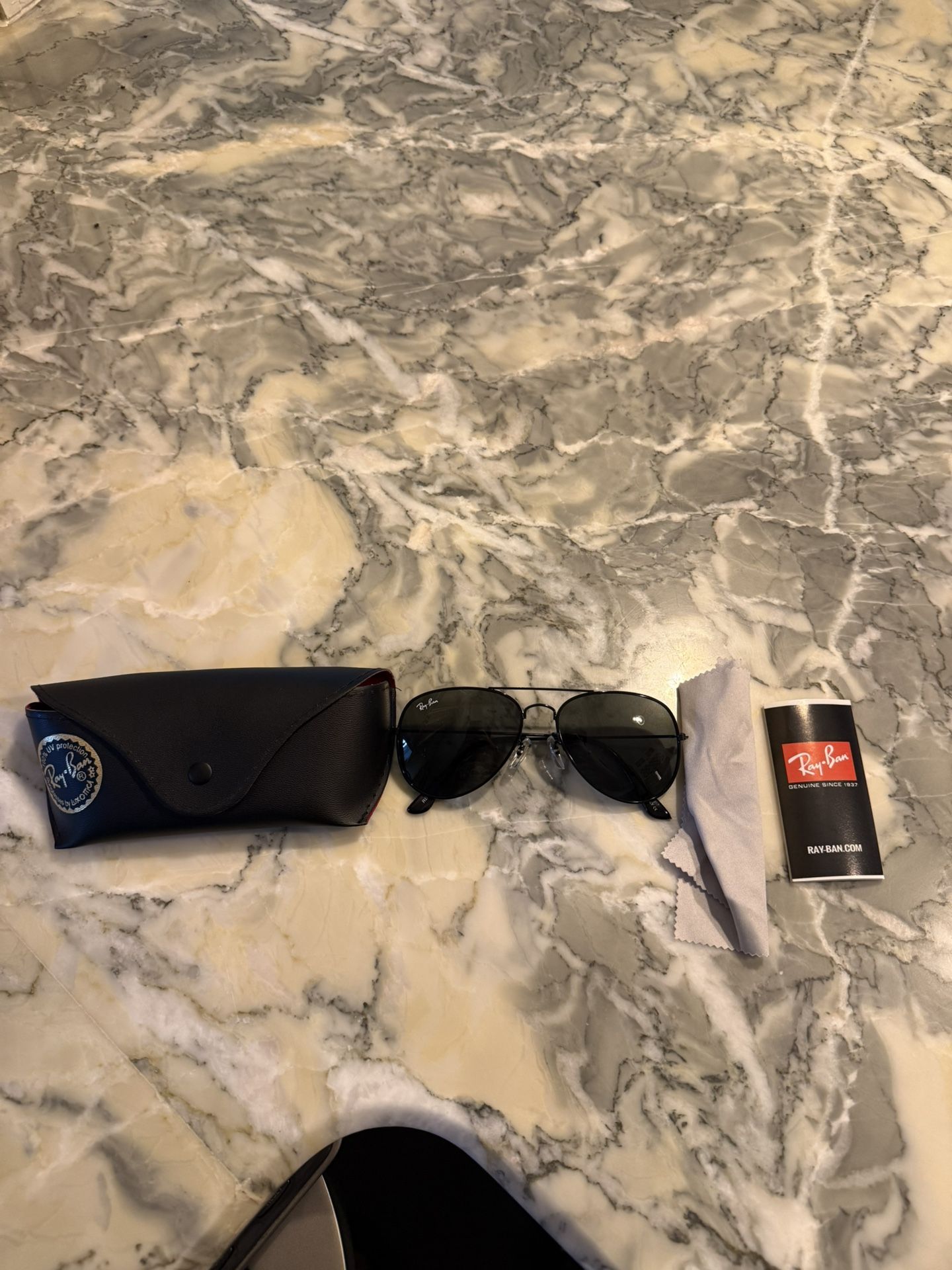 Premium Aviator Style Sunglasses w/ Case – Brand New